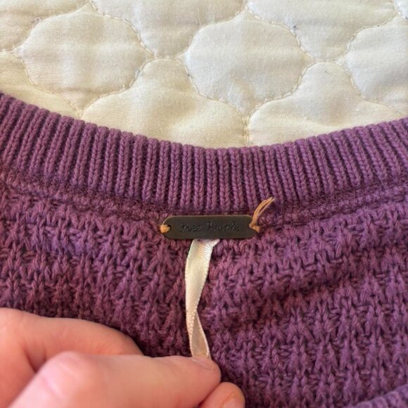 Free People Women’s Open Shoulder Distressed Purple Knit Sweater Size XS - Picture 5 of 5